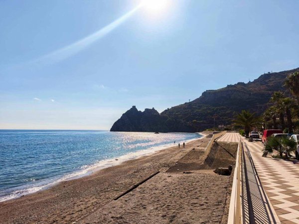 appartamento in vendita a Sant'Alessio Siculo in zona Lacco