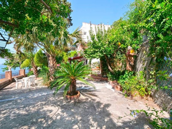 appartamento in vendita a Sant'Alessio Siculo in zona Lacco