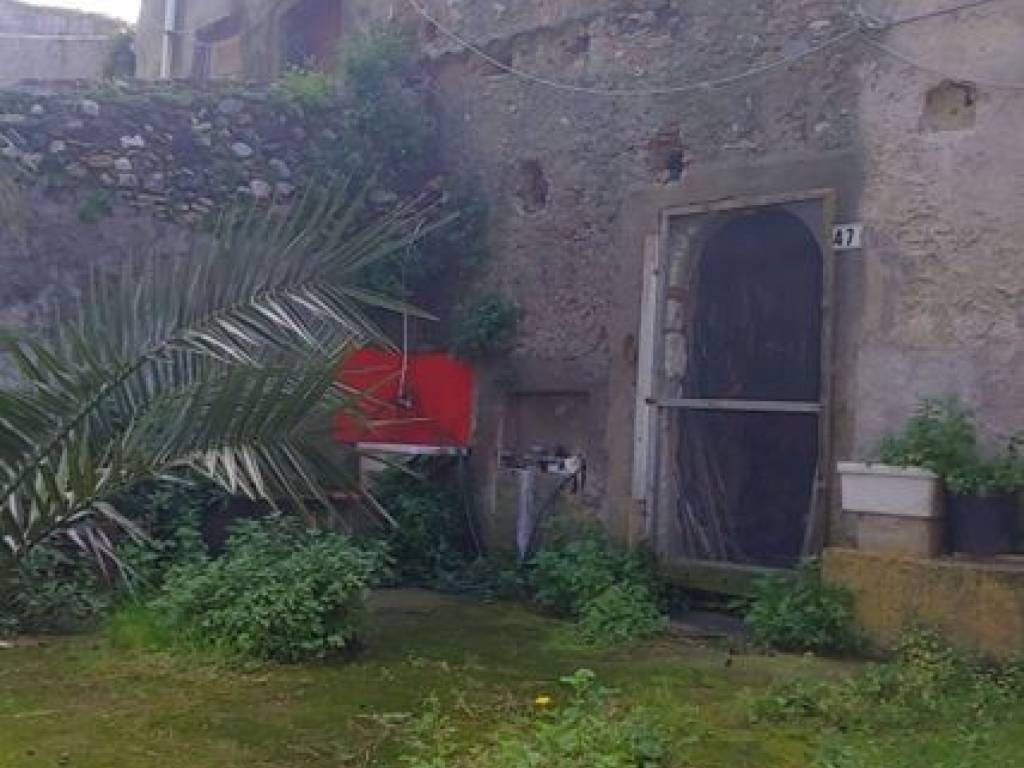 casa indipendente in vendita a Santa Lucia del Mela in zona San Giovanni