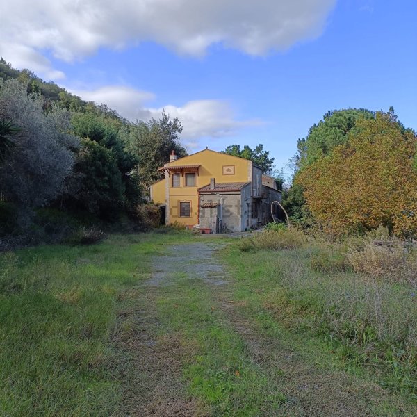 casa indipendente in vendita a Santa Lucia del Mela