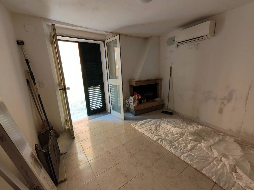 casa indipendente in vendita a Santa Lucia del Mela