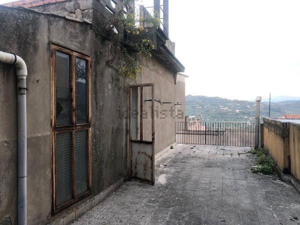 casa indipendente in vendita a Santa Lucia del Mela