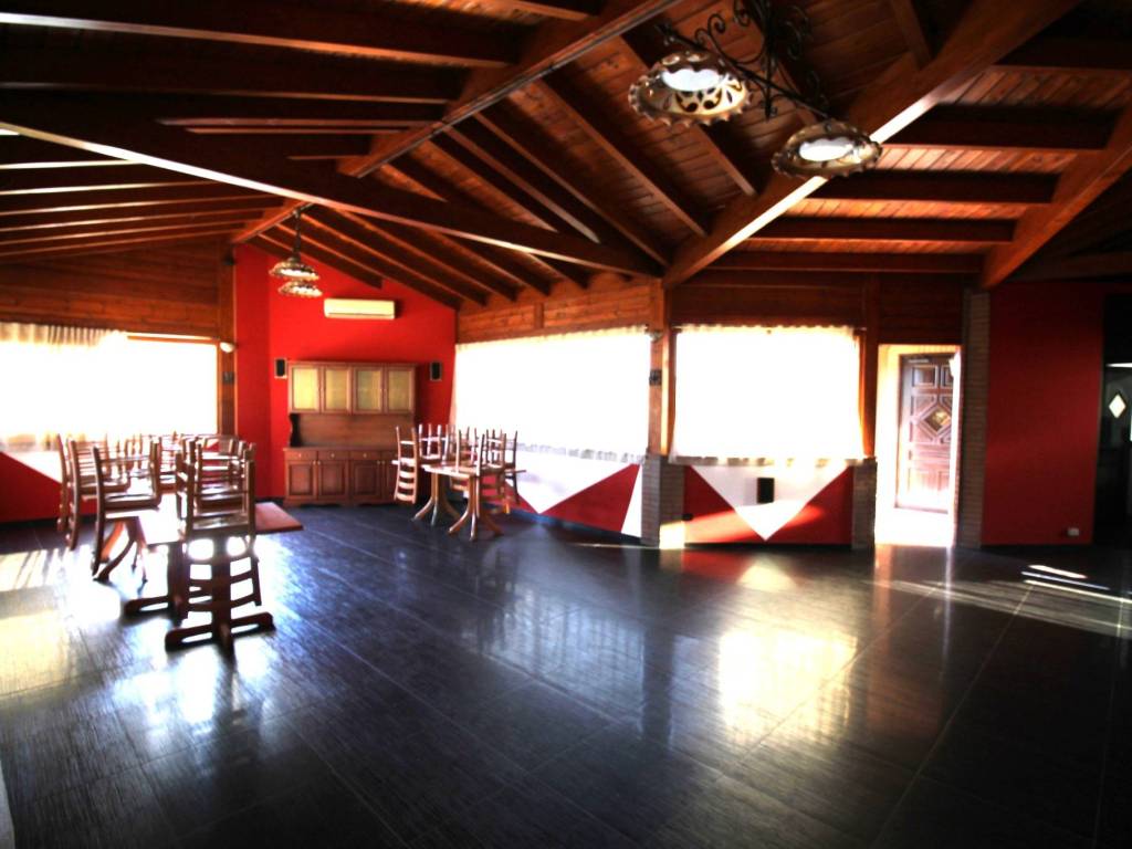 negozio in vendita a Santa Lucia del Mela