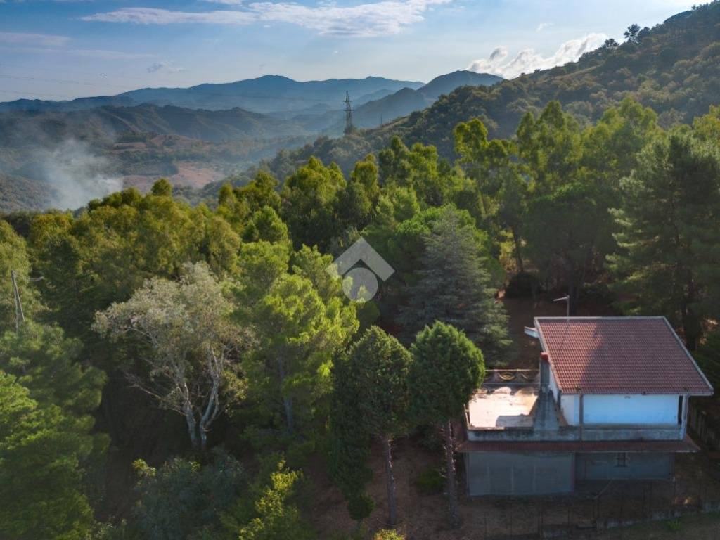 casa indipendente in vendita a Santa Lucia del Mela