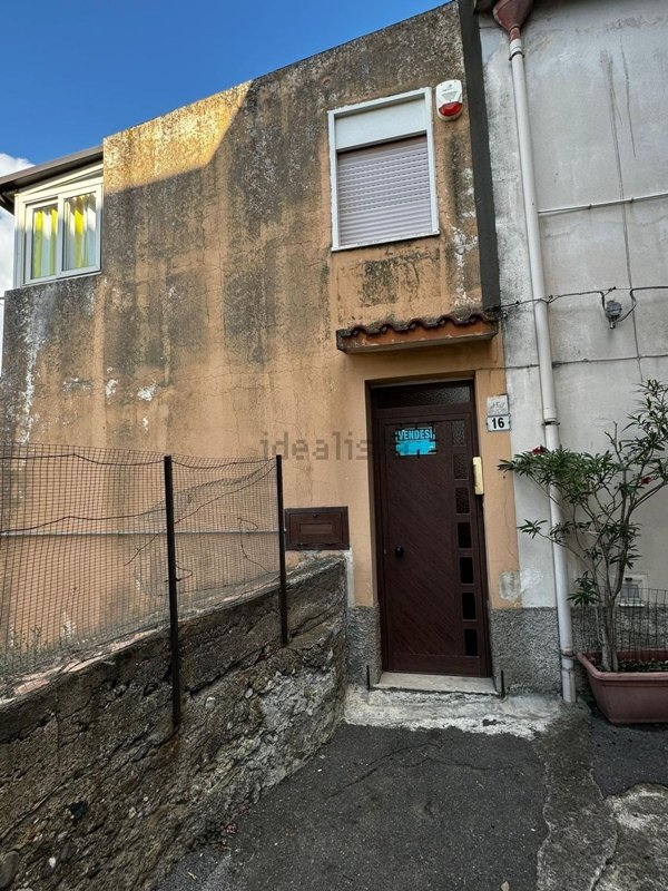 casa indipendente in vendita a Santa Lucia del Mela