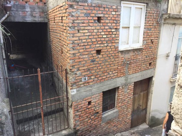 casa indipendente in vendita a Santa Lucia del Mela