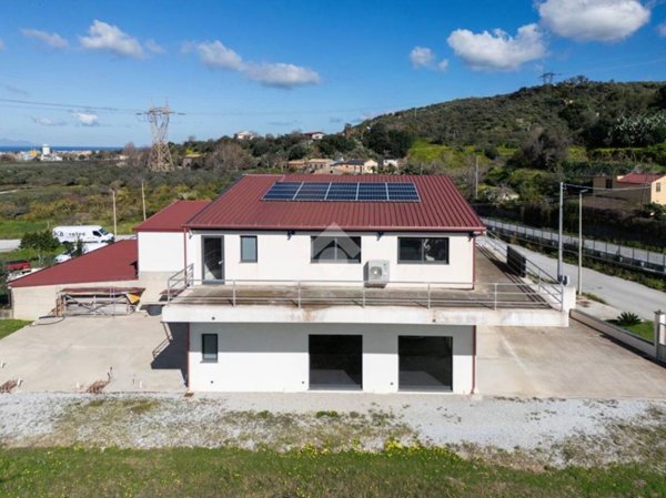 locale commerciale in vendita a Santa Lucia del Mela