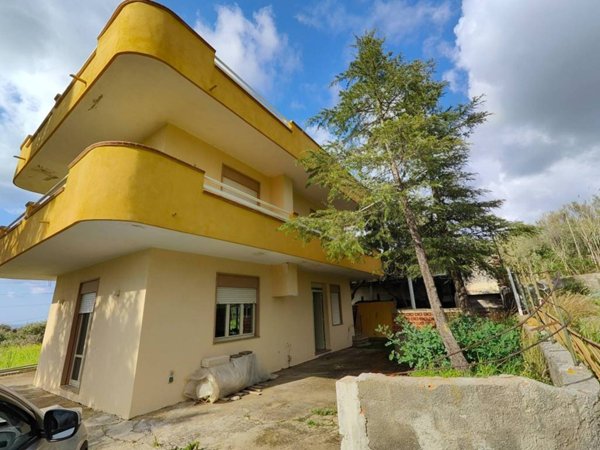 casa indipendente in vendita a Santa Lucia del Mela