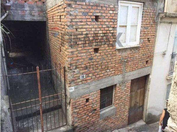 casa indipendente in vendita a Santa Lucia del Mela in zona Femminamorta