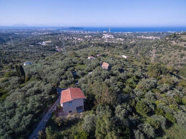 casa indipendente in vendita a Santa Lucia del Mela