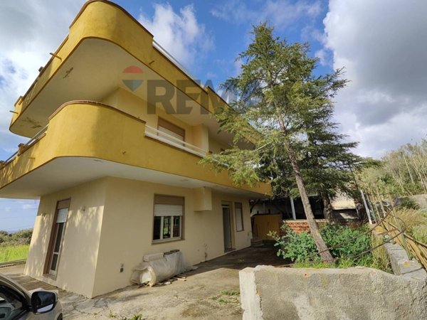 casa indipendente in vendita a Santa Lucia del Mela
