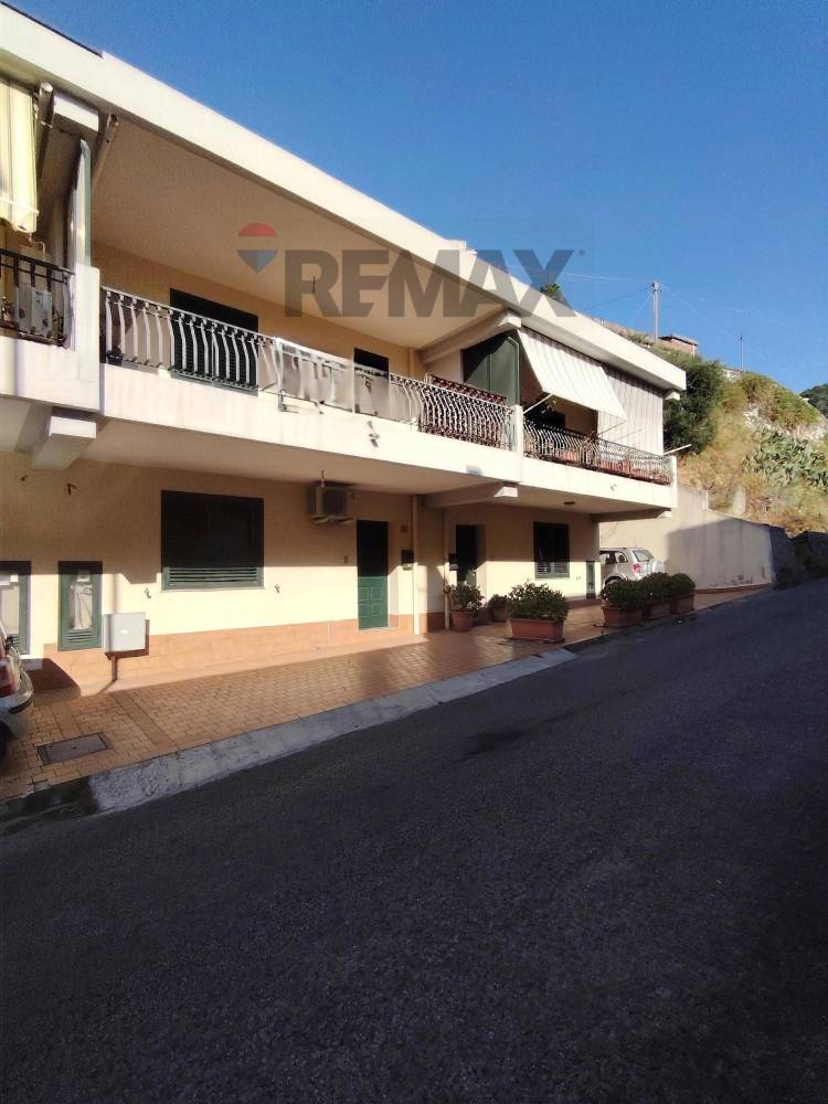 casa indipendente in vendita a Santa Lucia del Mela in zona Femminamorta