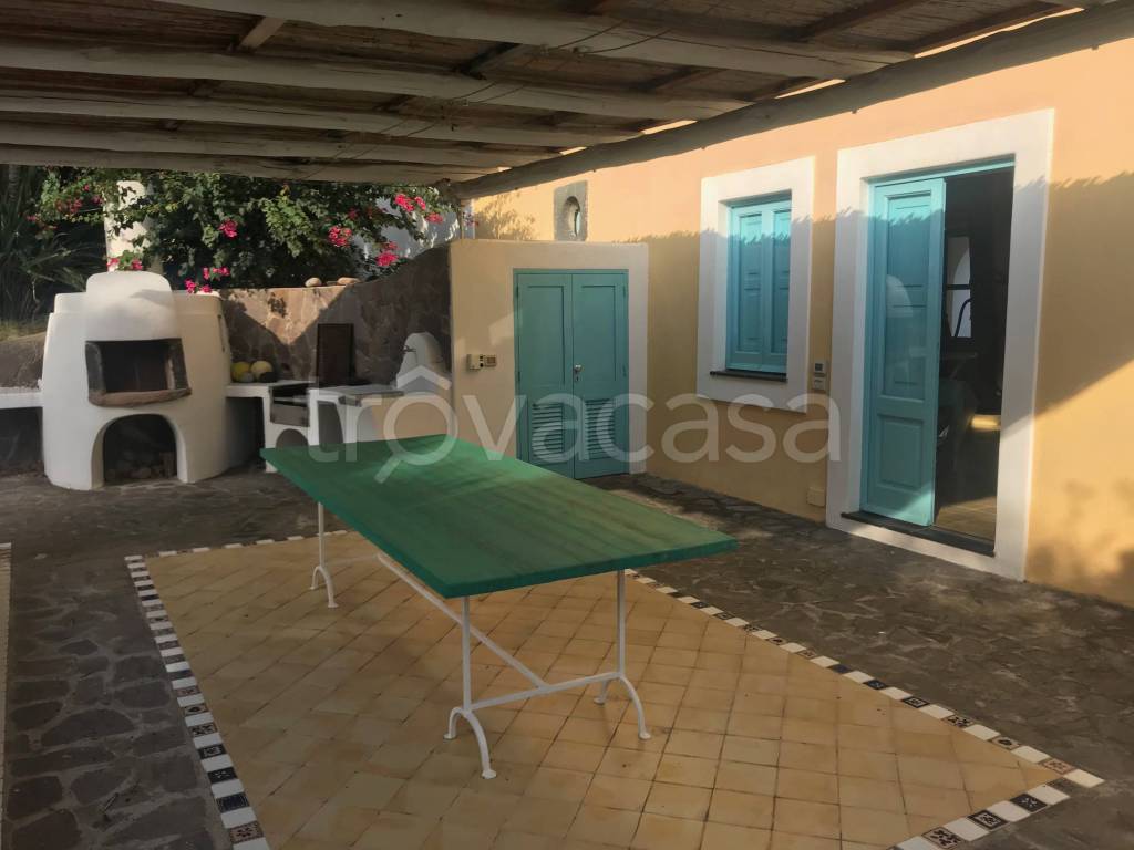casa indipendente in vendita a Santa Marina Salina in zona Lingua