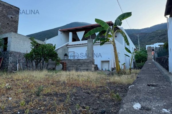 casa indipendente in vendita a Santa Marina Salina