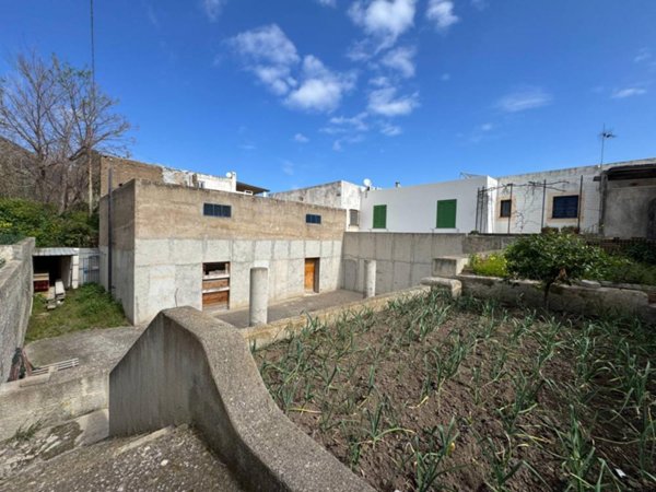 casa indipendente in vendita a Santa Marina Salina