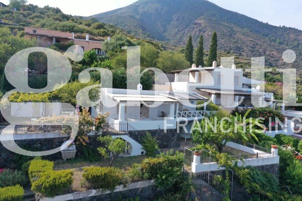 casa indipendente in vendita a Santa Marina Salina in zona Lingua