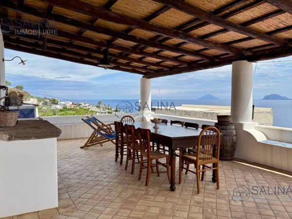 casa indipendente in vendita a Santa Marina Salina