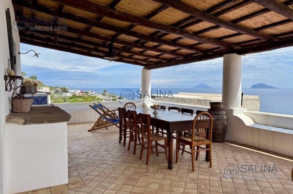 casa indipendente in vendita a Santa Marina Salina