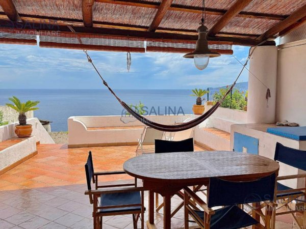 casa indipendente in vendita a Santa Marina Salina
