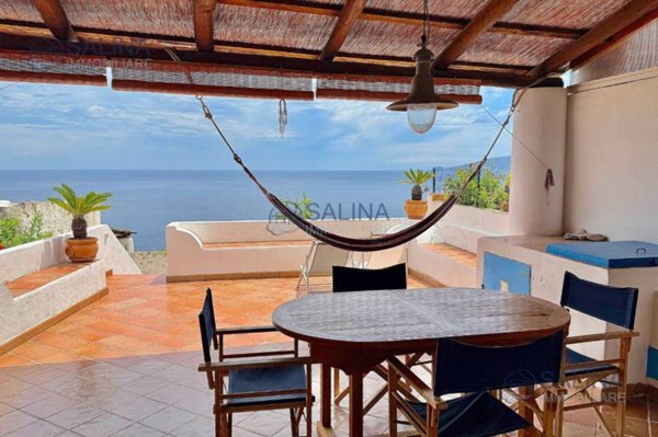 casa indipendente in vendita a Santa Marina Salina
