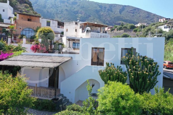 casa indipendente in vendita a Santa Marina Salina