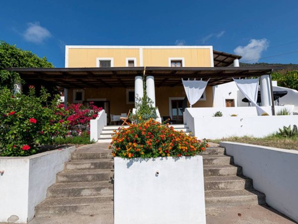 casa indipendente in vendita a Santa Marina Salina in zona Lingua