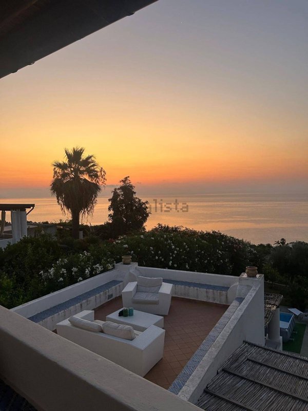 casa indipendente in vendita a Santa Marina Salina