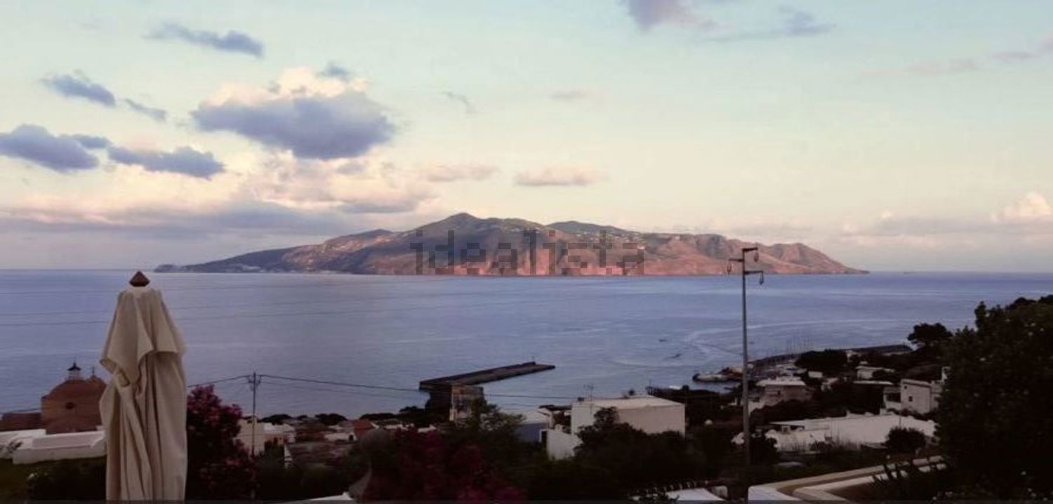 casa indipendente in vendita a Santa Marina Salina