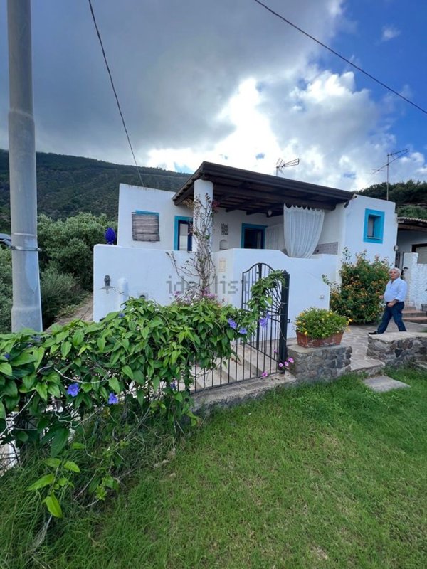 casa indipendente in vendita a Santa Marina Salina