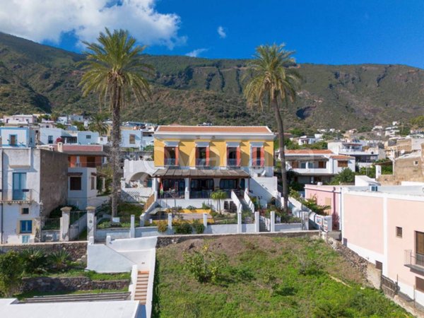 casa indipendente in vendita a Santa Marina Salina