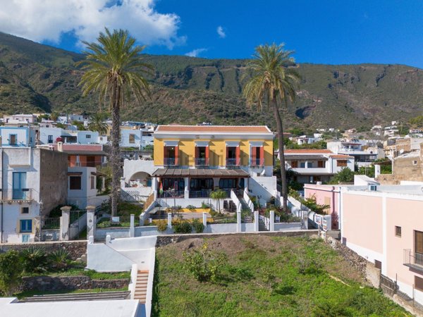 casa indipendente in vendita a Santa Marina Salina