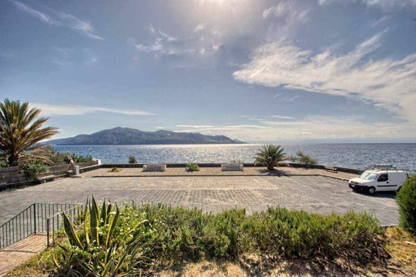 casa indipendente in vendita a Santa Marina Salina in zona Lingua