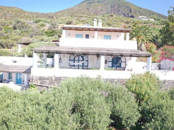 casa indipendente in vendita a Santa Marina Salina in zona Lingua