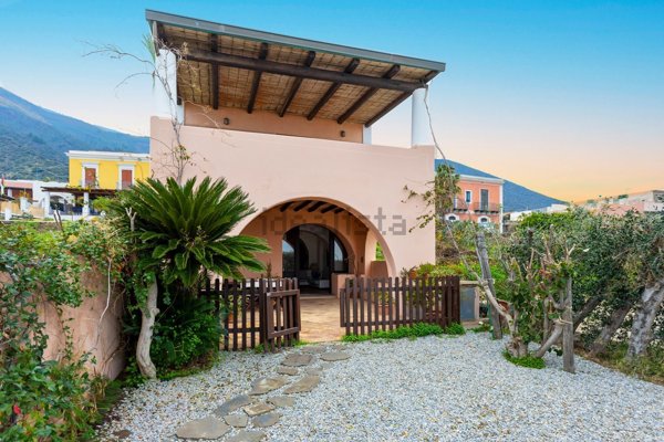 casa indipendente in vendita a Santa Marina Salina