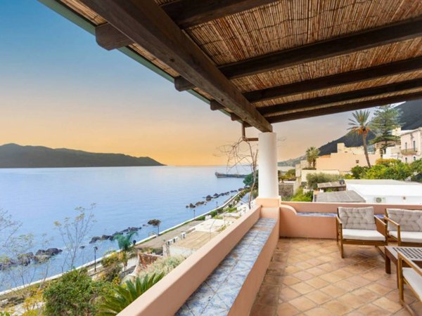 casa indipendente in vendita a Santa Marina Salina