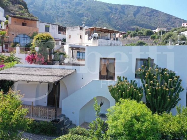 casa indipendente in vendita a Santa Marina Salina