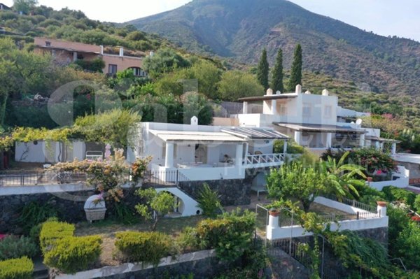 casa indipendente in vendita a Santa Marina Salina in zona Lingua