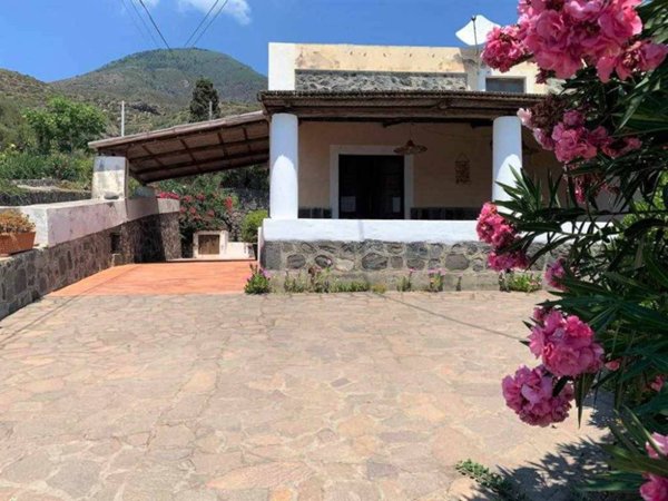 casa indipendente in vendita a Santa Marina Salina in zona Lingua