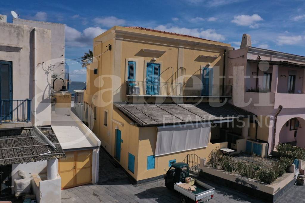 casa indipendente in vendita a Santa Marina Salina in zona Lingua