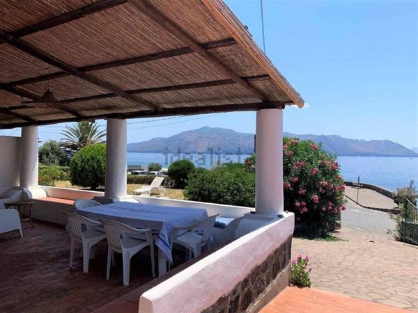 casa indipendente in vendita a Santa Marina Salina in zona Lingua