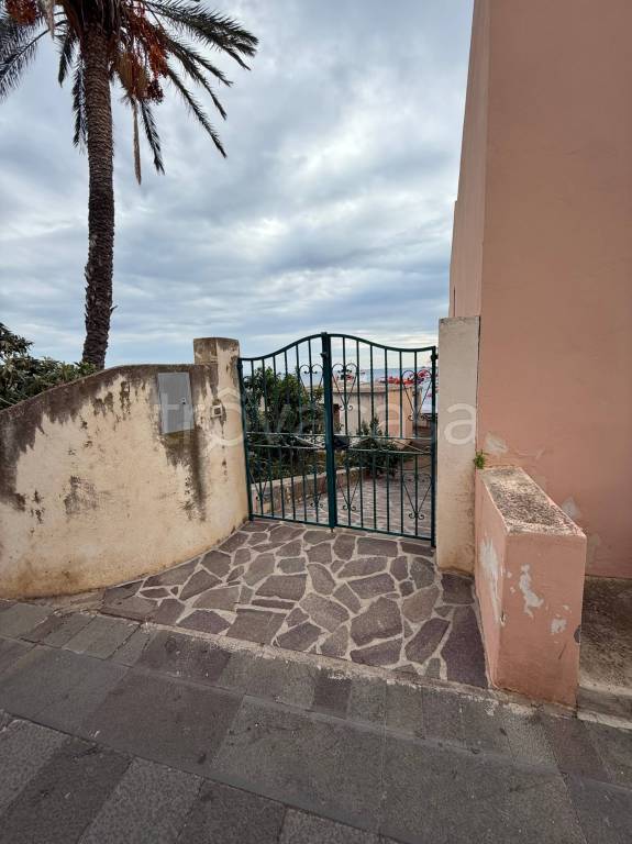 appartamento in vendita a Santa Marina Salina in zona Lingua