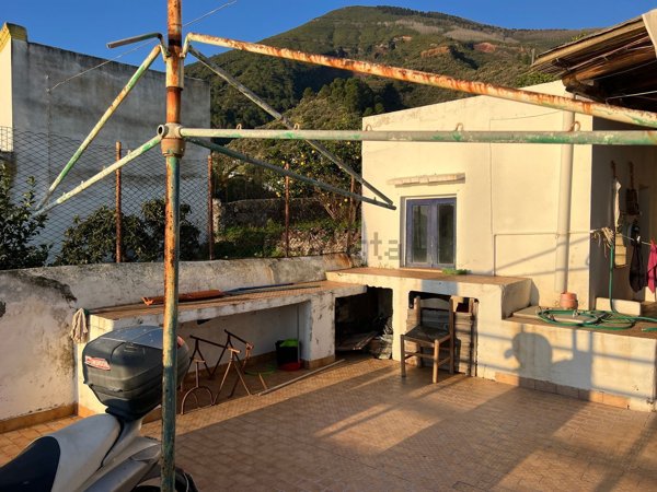casa indipendente in vendita a Santa Marina Salina in zona Lingua