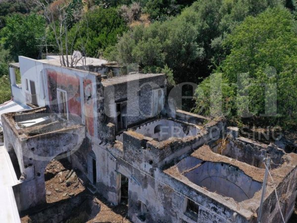 casa indipendente in vendita a Santa Marina Salina in zona Lingua