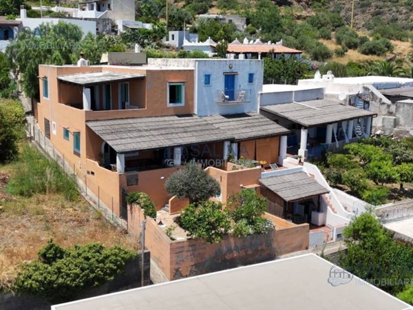 casa indipendente in vendita a Santa Marina Salina in zona Lingua