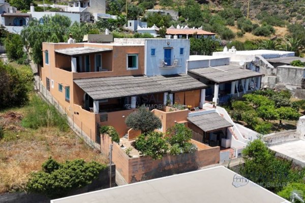 casa indipendente in vendita a Santa Marina Salina in zona Lingua