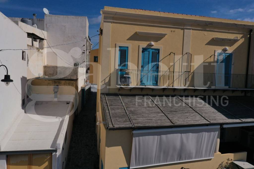 casa indipendente in vendita a Santa Marina Salina in zona Lingua