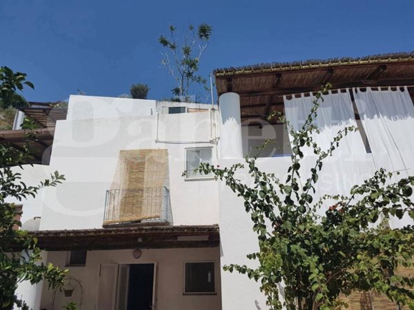 casa indipendente in vendita a Santa Marina Salina in zona Lingua