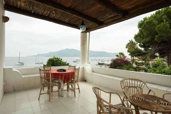 casa indipendente in vendita a Santa Marina Salina in zona Lingua