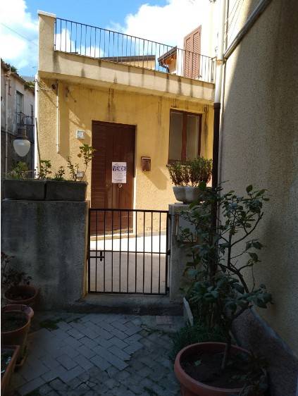 appartamento in vendita a Sant'Angelo di Brolo in zona Centri