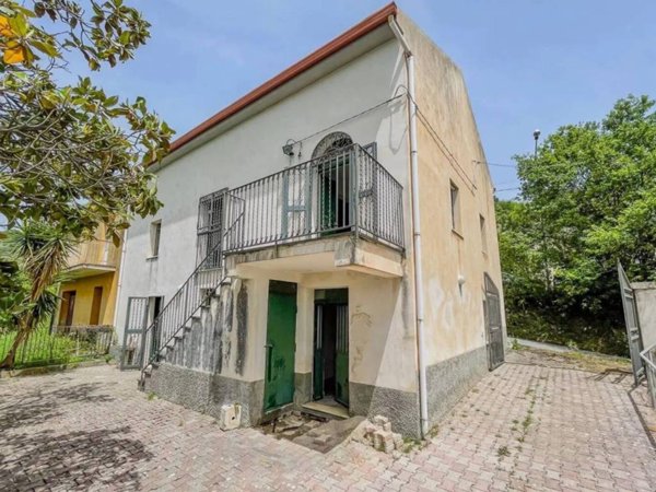 casa indipendente in vendita a Sant'Angelo di Brolo